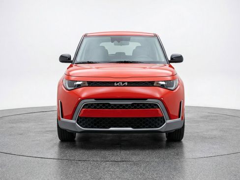 Used 2025 Kia Soul LX w/ LX Technology Package image 2