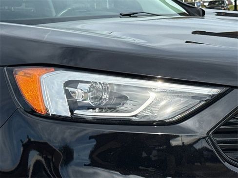 Used 2024 Ford Edge SE w/ Black Appearance Package image 4