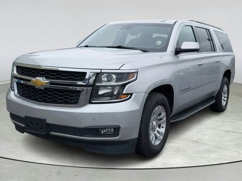 Used 2019 Chevrolet Suburban LT image 3