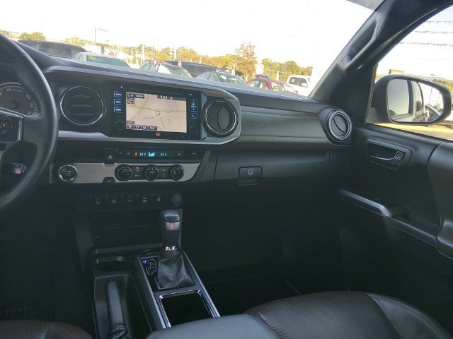 Used 2016 Toyota Tacoma Limited w/ Towing Package RWD image 11