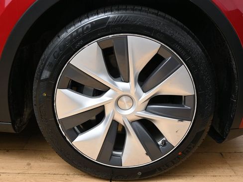 Used 2023 Tesla Model Y Long Range AWD/4WD image 18