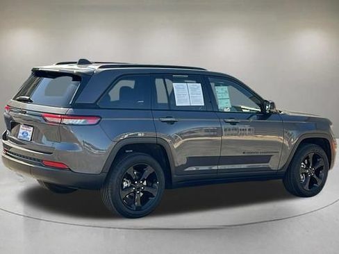 Used 2023 Jeep Grand Cherokee Altitude AWD/4WD image 5