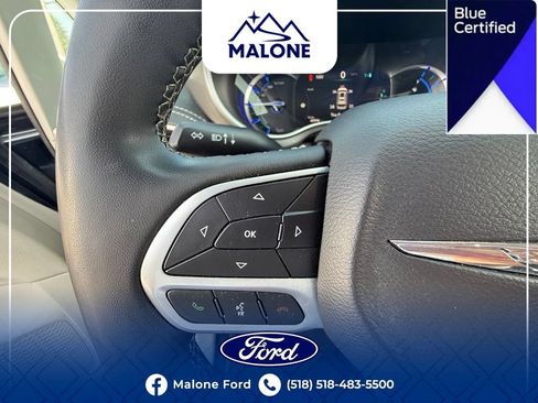 Used 2023 Chrysler Pacifica Touring-L FWD image 25