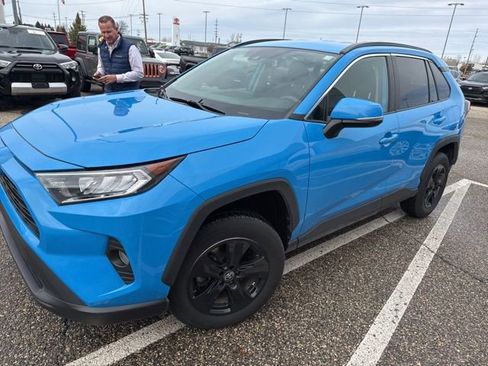 Used 2021 Toyota RAV4 XLE image 3