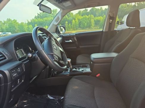 Used 2018 Toyota 4Runner TRD Off-Road AWD/4WD image 15