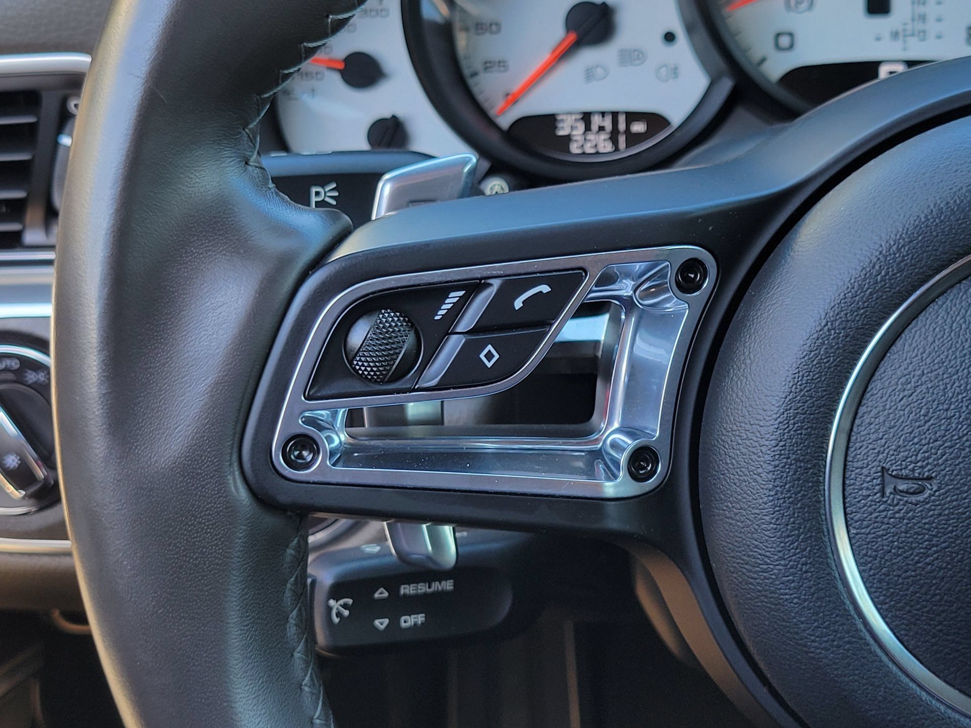 Certified 2018 Porsche 911 Carrera RWD image 13