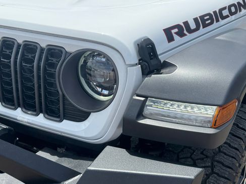 Used 2024 Jeep Gladiator Rubicon w/ Convenience Group AWD/4WD image 28