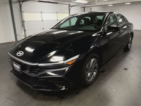 Used 2024 Hyundai Elantra SEL image 4