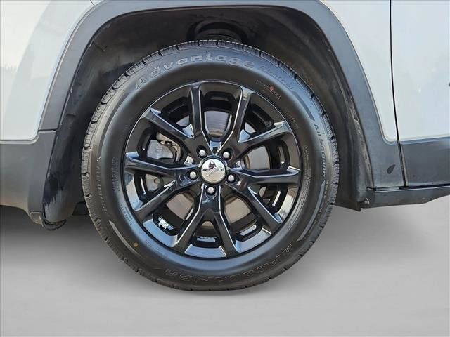 Used 2018 Jeep Cherokee Latitude FWD image 24