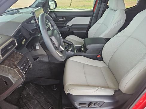 Used 2024 Toyota Tacoma Limited w/ Limited Package (LT) image 16