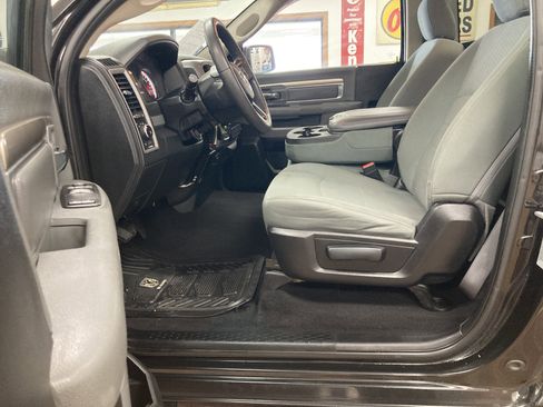 Used 2017 RAM 1500 Express w/ Black Ram 1500 Express Group image 11