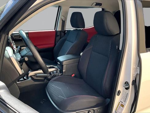 Used 2022 Toyota Tacoma SR5 w/ Technology Package RWD image 8