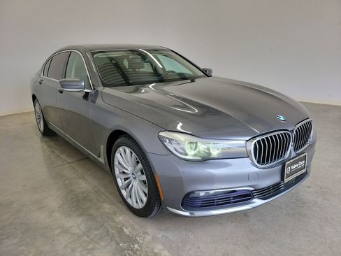 Used 2017 BMW 740i RWD image 4