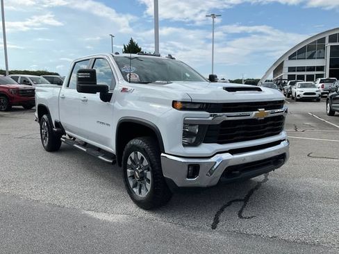 Used 2026 Chevrolet Silverado 2500 LT AWD/4WD image 3