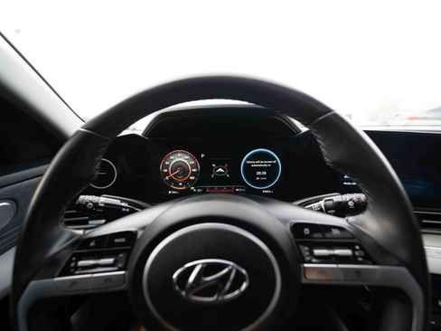 Used 2023 Hyundai Elantra Limited image 15