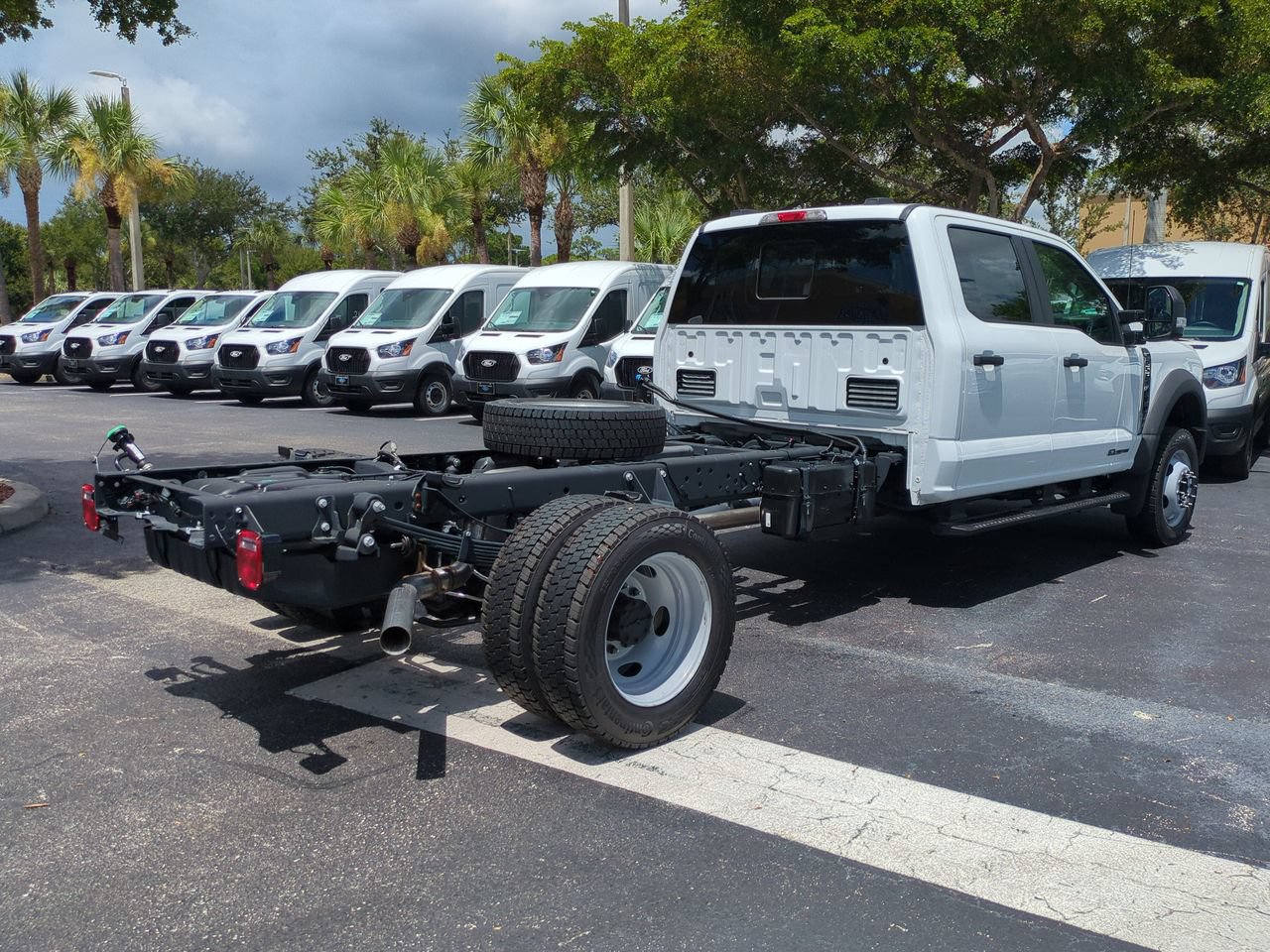 New 2026 Ford F550 4x4 Crew Cab image 4