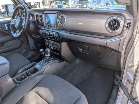 Used 2022 Jeep Wrangler Unlimited Sahara AWD/4WD image 28