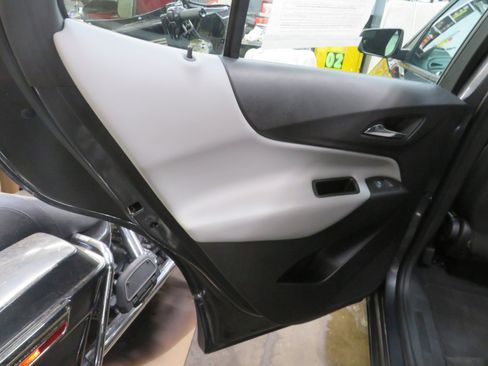 Used 2019 Chevrolet Equinox LS image 9