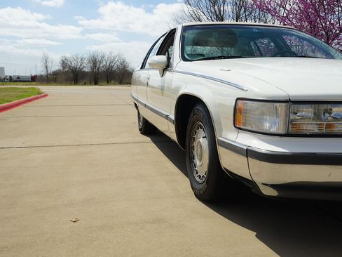 Used 1993 Cadillac Fleetwood Sedan image 33