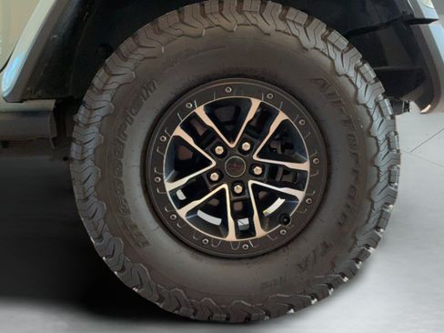 Used 2024 Jeep Wrangler Unlimited Rubicon AWD/4WD image 53