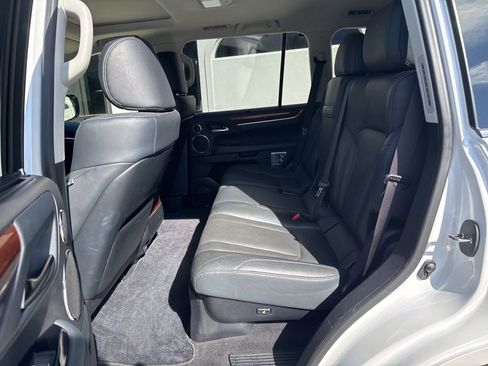 Used 2021 Lexus LX 570 4WD w/ Luxury Package image 13