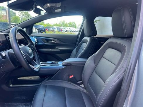Used 2025 Chevrolet Equinox EV LT FWD image 21