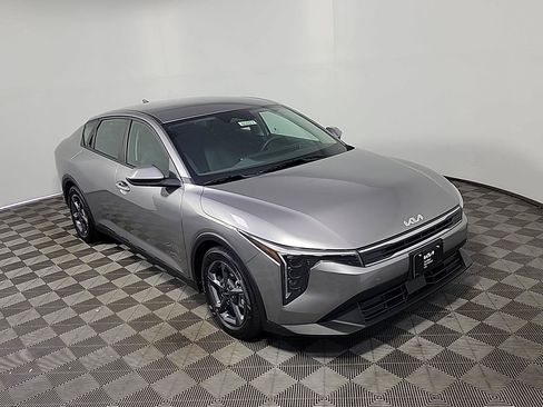 Certified 2025 Kia K4 FWD image 2