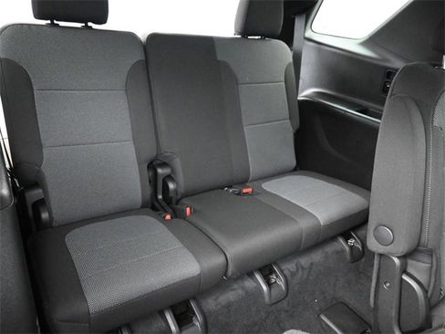 Used 2023 Chevrolet Traverse LT image 8