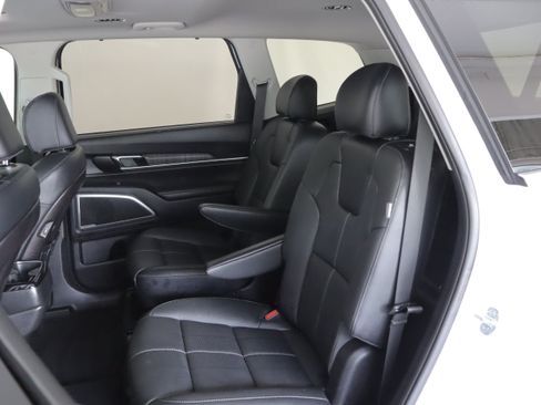 Used 2024 Kia Telluride EX w/ EX Captain's Chair Package AWD/4WD image 9
