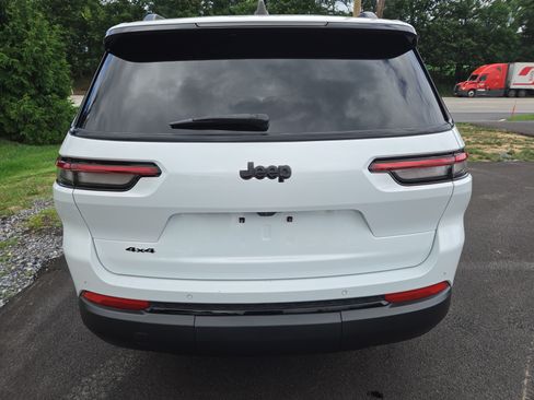 Used 2023 Jeep Grand Cherokee L Laredo AWD/4WD image 15