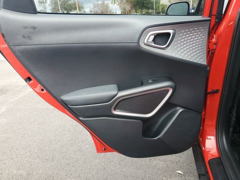 Used 2025 Kia Soul LX w/ LX Technology Package image 10