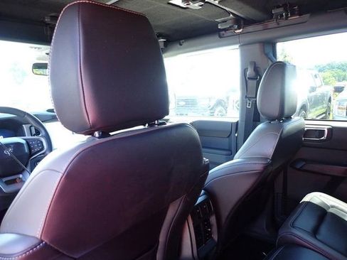 Used 2025 Ford Bronco Outer Banks AWD/4WD image 18