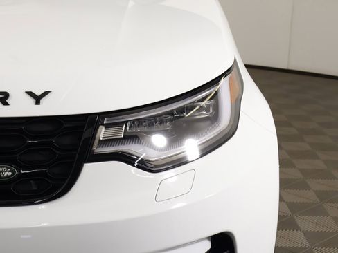 Used 2023 Land Rover Discovery S R-Dynamic image 19