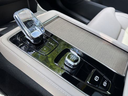 Used 2026 Volvo XC90 B6 Ultra w/ Protection Package Premier AWD/4WD image 26