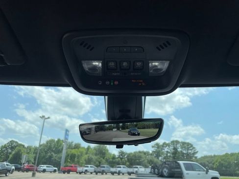 Used 2023 Chevrolet Traverse High Country AWD/4WD image 29