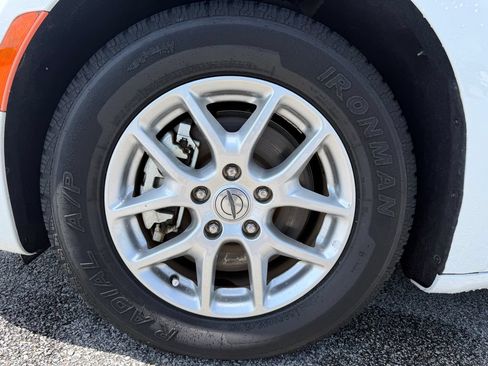Used 2023 Chrysler Pacifica Touring-L FWD image 25