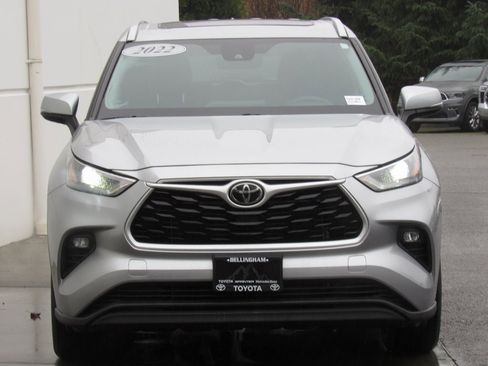 Certified 2022 Toyota Highlander XLE image 3
