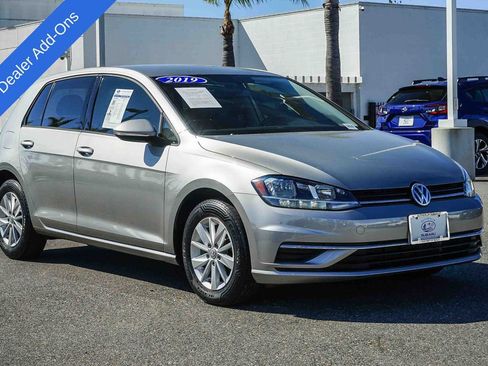 Used 2019 Volkswagen Golf S image 3