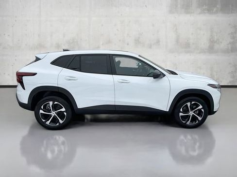 New 2026 Chevrolet Trax RS w/ Sunroof Package image 5