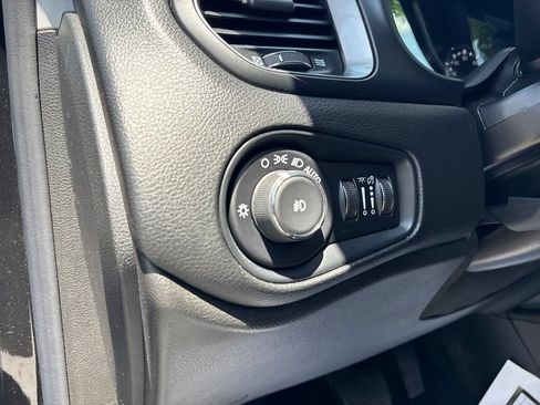 Used 2021 Jeep Renegade Limited AWD/4WD image 17