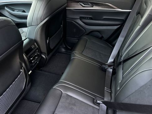 New 2026 Jeep Grand Cherokee Altitude image 12