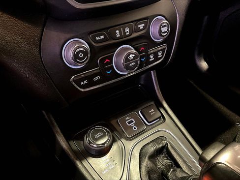 Used 2022 Jeep Cherokee Latitude Lux AWD/4WD image 15