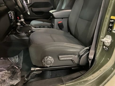 Used 2022 Jeep Gladiator Willys image 10