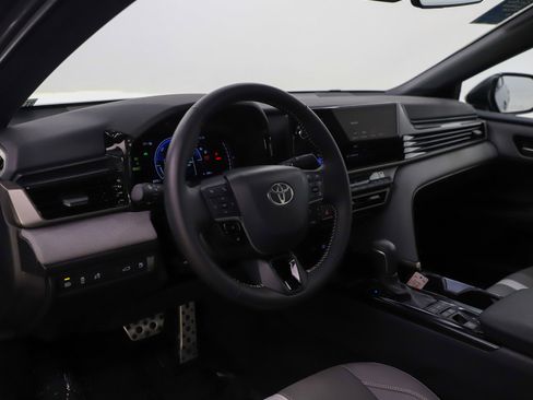 Used 2025 Toyota Camry SE w/ Multimedia Upgrade Package image 17