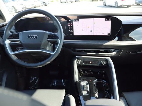 Used 2025 Audi Q5 Premium Plus w/ Premium Plus AWD/4WD image 17