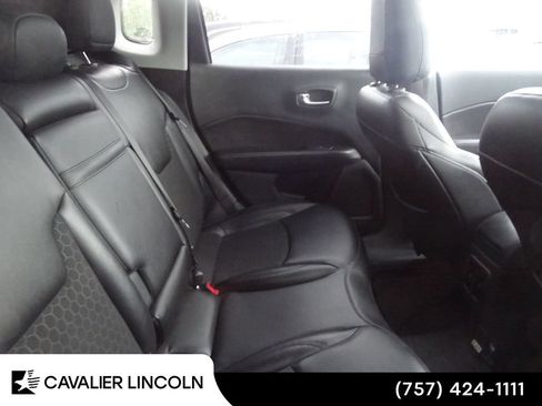Used 2019 Jeep Compass Latitude FWD image 10