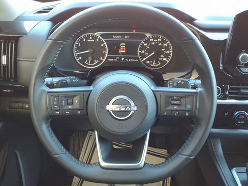 Certified 2024 Nissan Pathfinder SV image 19