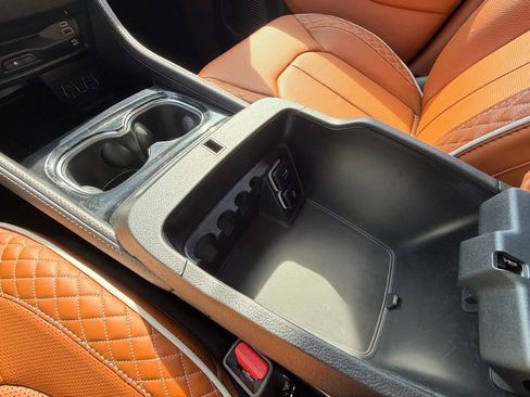 Used 2025 Chrysler Pacifica Pinnacle w/ Trailer Tow Group image 28