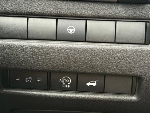 Used 2025 Nissan Rogue SV AWD/4WD image 18
