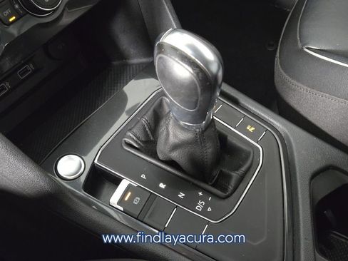 Used 2018 Volkswagen Tiguan SEL Premium image 24